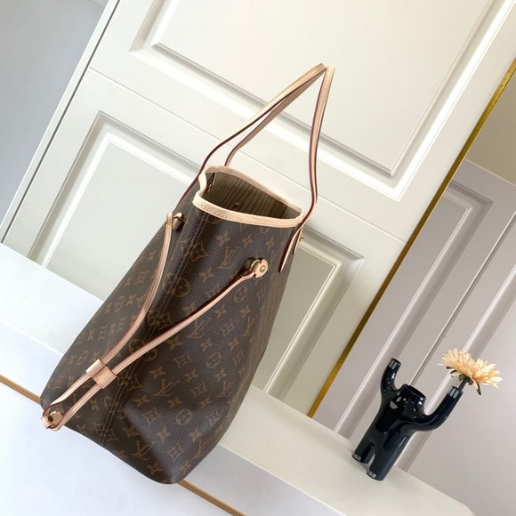 LOUIS VUITTON The Neverfull MM tote bag - Picture 9 of 9